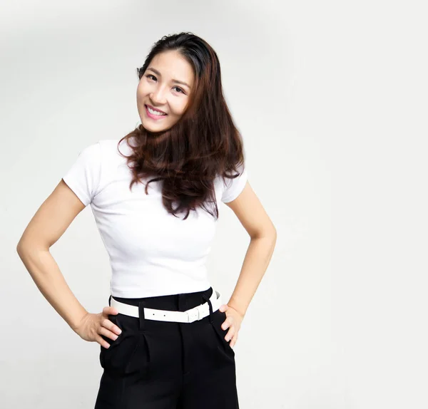 Glücklich Entspannen Asiatische Geschäftsfrau Nach Ende Der Arbeit Auf Weißen — Stockfoto