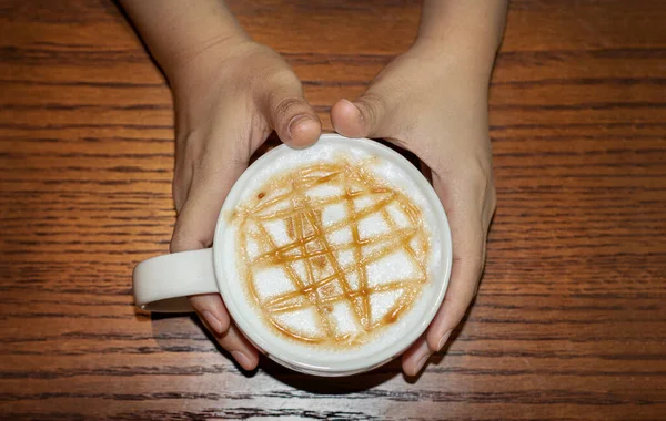 Coffe Latte Art Brown Syrub Coffee Mug Hand Hold Wood — Stock Photo, Image