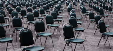 Atölyede yer açın. Sosyal mesafeler için koronavirüs salgınına hazırlanın.