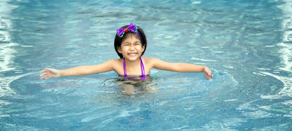 Feliz Asiático Niño Grande Sonrisa Jugar Nadar Agua Piscina Verano — Foto de Stock