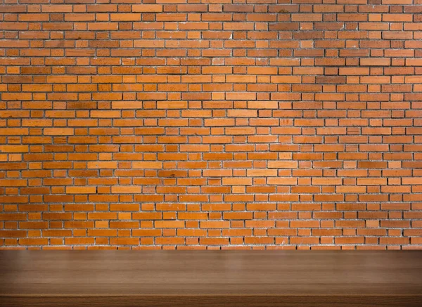 Houten Tafelblad Teller Rode Bakstenen Muur Achtergrond Voor Weergave — Stockfoto