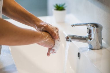 Corona virüsünün önlenmesi için sabuncuyla el yıkama, Coronavirus yaymayı durdurmak için hijyen.