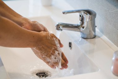 Corona virüsünün önlenmesi için sabuncuyla el yıkama, Coronavirus yaymayı durdurmak için hijyen.