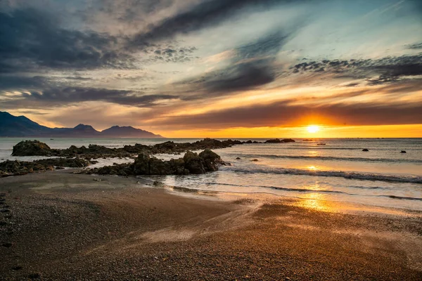 Vibrant Golden Sand Kaikoura Beach Dramatic Colourful Sunrise Sun Rises — Stock Photo, Image