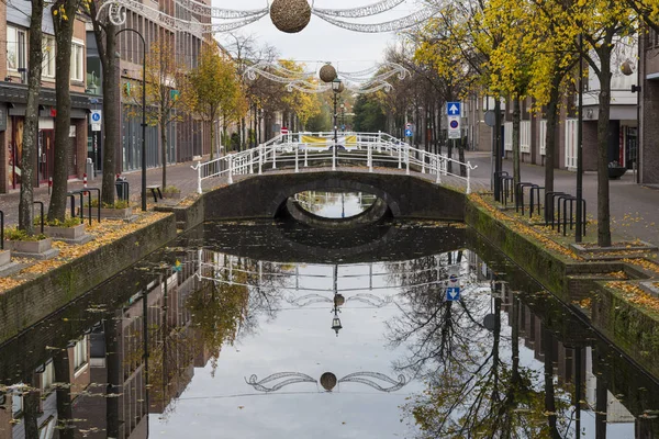 2016 Ity Delft Holandia Centrum Historyczne Miasta Ulica Kanału Turystycznym — Zdjęcie stockowe