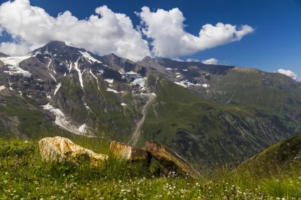 Paysage Alpin Été Des Vallées Vertes Des Sommets Montagneux Recouverts — Photo