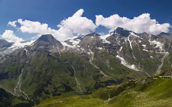 Paysage Alpin Été Des Vallées Vertes Des Sommets Montagneux Recouverts — Photo