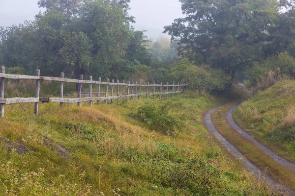 Höstens Gröna Landskapet Slingrande Grusväg Mellan Kullarna Utkanten Byn Färgglad — Stockfoto