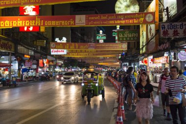 23.02.2018. Bangkok - hub Çin kültürünün, yükseklik, Tayland mahallesinde. Çin takvimine yeni yıl kutlama. Sokaklarda dünyanın dört bir yanından gelen turistler. Ünlü turizm, turistik