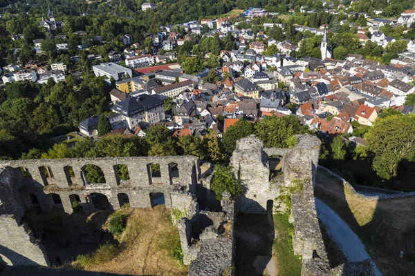 Kale Koenigstein eski şehir Koenigstein (Konigstein) im Taunus, Hesse, Almanya üzerinde görünümünden: Frankfurt yakınındaki tarihi kent. Turizm hedef, turistik attractio