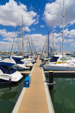 Port Marina. Yat ve tekne liman. Larnaka şehir. Kıbrıs. Ünlü turizm
