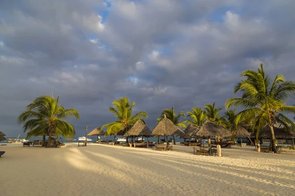 Paraíso de vacaciones en la isla de Zanzíbar . — Foto de Stock