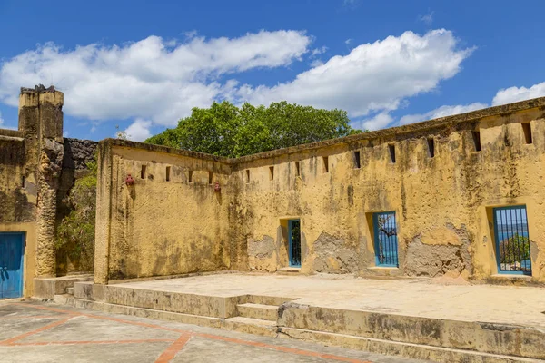 Old abandoned prison on Changuu ( Prison ) Island, Zanzibar, Tan — Stock Photo, Image