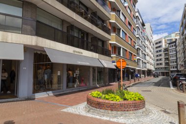Bir Knokke-Heist tatil beldesi. Belçika. Street City.