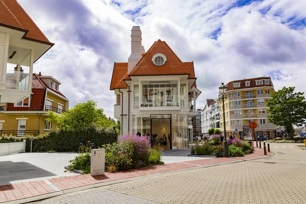 Bir Knokke-Heist tatil beldesi. Belçika. Street City.
