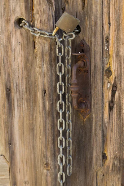 Old wooden door with  handle — Stock Photo, Image