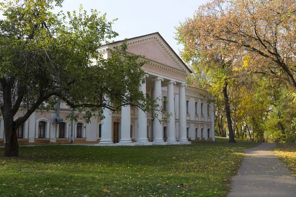 Başpiskoposun evi. Chernihiv (Chernigov) şehir. Ukrayna.