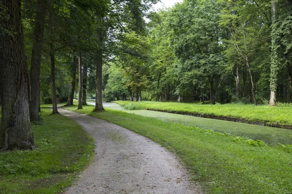 Starý veřejný park Schoenbusch (Schönbuch). Město Aschaffenburg, — Stock fotografie