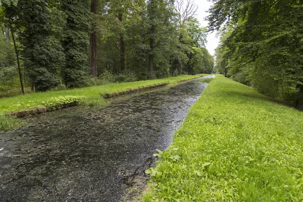 Starý veřejný park Schoenbusch, Schnbuch. Město Aschaffenburg, — Stock fotografie