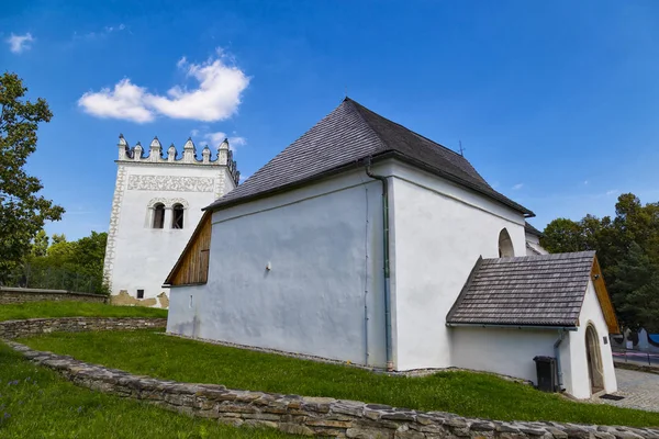 Iglesia blanca de Santa Ana y campanario renacentista. Strazky. Spissk —  Fotos de Stock