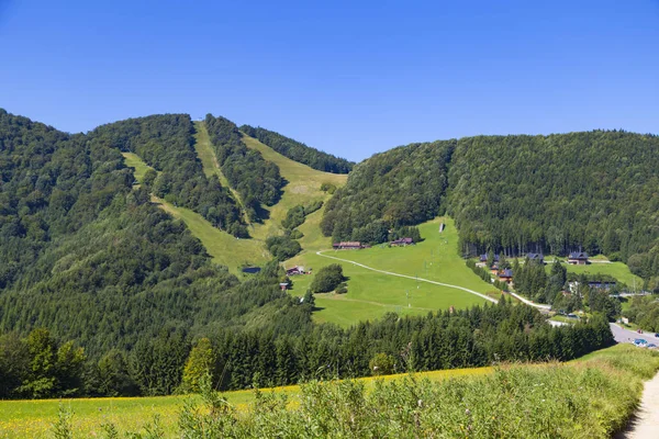 Letní krajina v horách. Slovensko, Trenčínského kraje, n — Stock fotografie