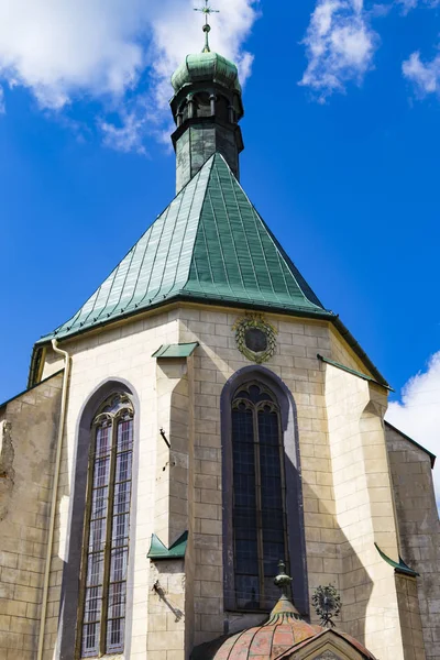 St. Catherine Kilisesi dış cephesi, Banska Stiavnica, Slovakya