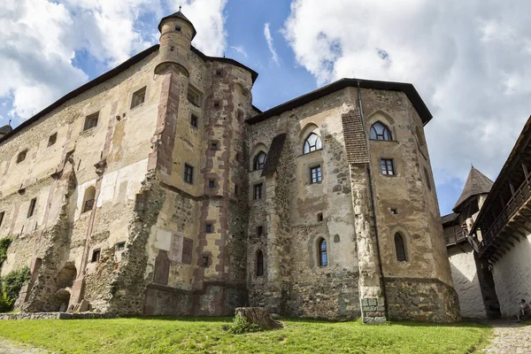 Old Castle in Banska Stiavnica, Slovakia,  outside. — Stock Photo, Image