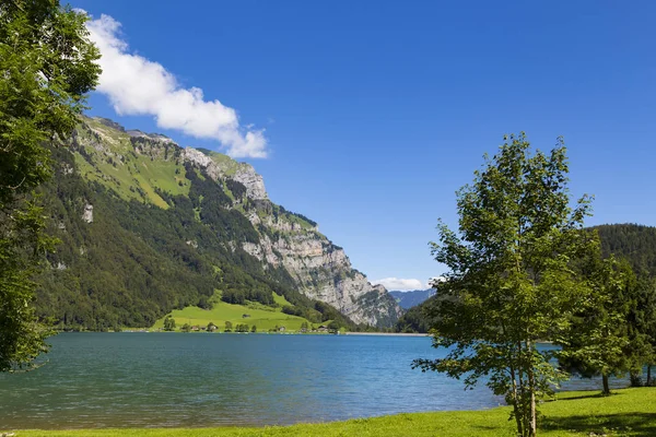 Klontalersee Dağ Gölü. Glarus Kton. İsviçre. — Stok fotoğraf