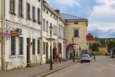 Şehir Zhovkva, eski şehir sokak. Lviv region, Ukrayna. 