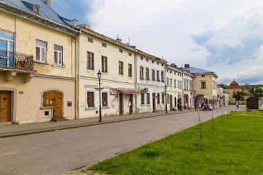 Şehir Zhovkva, eski şehir sokak. Lviv region, Ukrayna. 