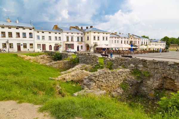Şehir Zhovkva, eski şehir sokak. Lviv region, Ukrayna. 