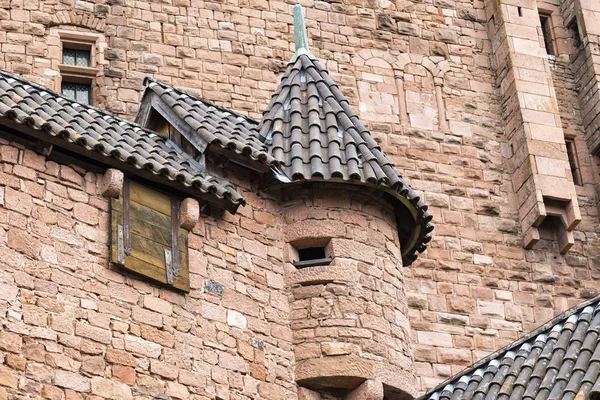 Antica cittadella. Castello di Haut-Koenigsbourg fuori. Alsazia, Fran — Foto Stock