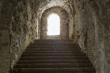 Zindan merdiveni. Eski fort Tarakanivsky, 