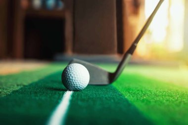 Küçük ofis alanları için yapay golf sahası