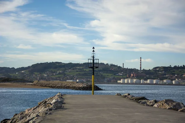 Foto Eines Asturischen Hafens Mit Meer Himmel Und Sonnenlicht — Stockfoto