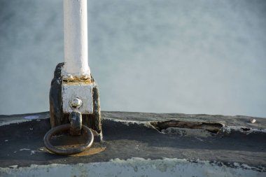 Bir tekne ayrıntı soğuk renkler ve güneş ışığı fotoğraf