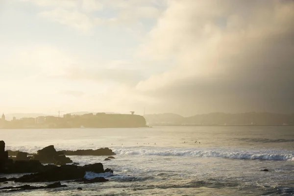 Foto Costa Asturiana Con Niebla Mar Luz Solar —  Fotos de Stock