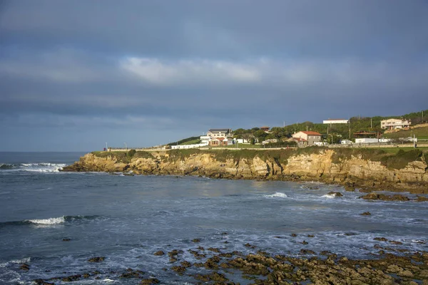Soğuk Renkler Güneş Işığı Ile Asturian Sahil Fotoğrafı — Stok fotoğraf