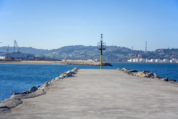 Foto Eines Asturischen Hafens Mit Blauem Himmel Meer Und Sonnenlicht — Stockfoto