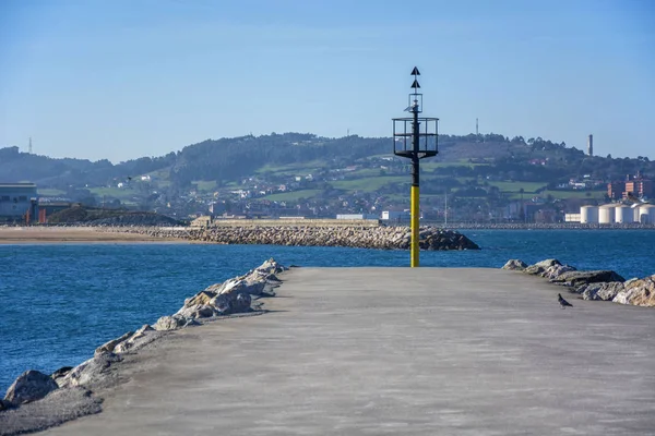 Foto Eines Asturischen Hafens Mit Blauem Himmel Meer Und Sonnenlicht — Stockfoto