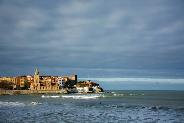 Paisaje Con Iglesia Cielo Nublado Mar Luz Solar — Foto de Stock