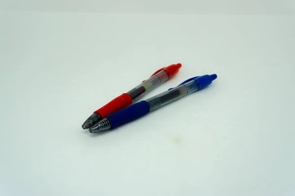 Красные Синие Ручки Легкого Написания — стоковое фото