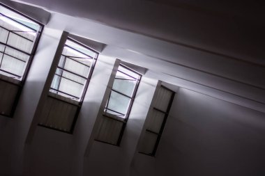 Gölge ve duvar güneşlikler pencereden ışık, soyut Form sabah ışık ve gölge.