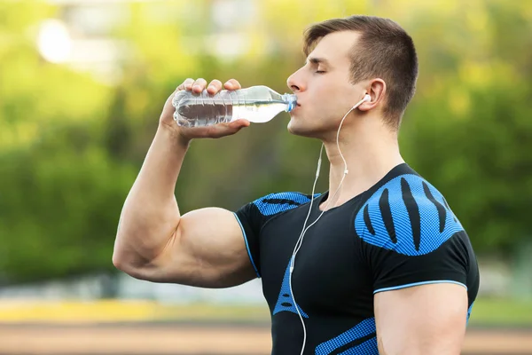 Active Man Drinking Water Bottle Outdoors Young Fit Male Quenches — Stock Photo, Image