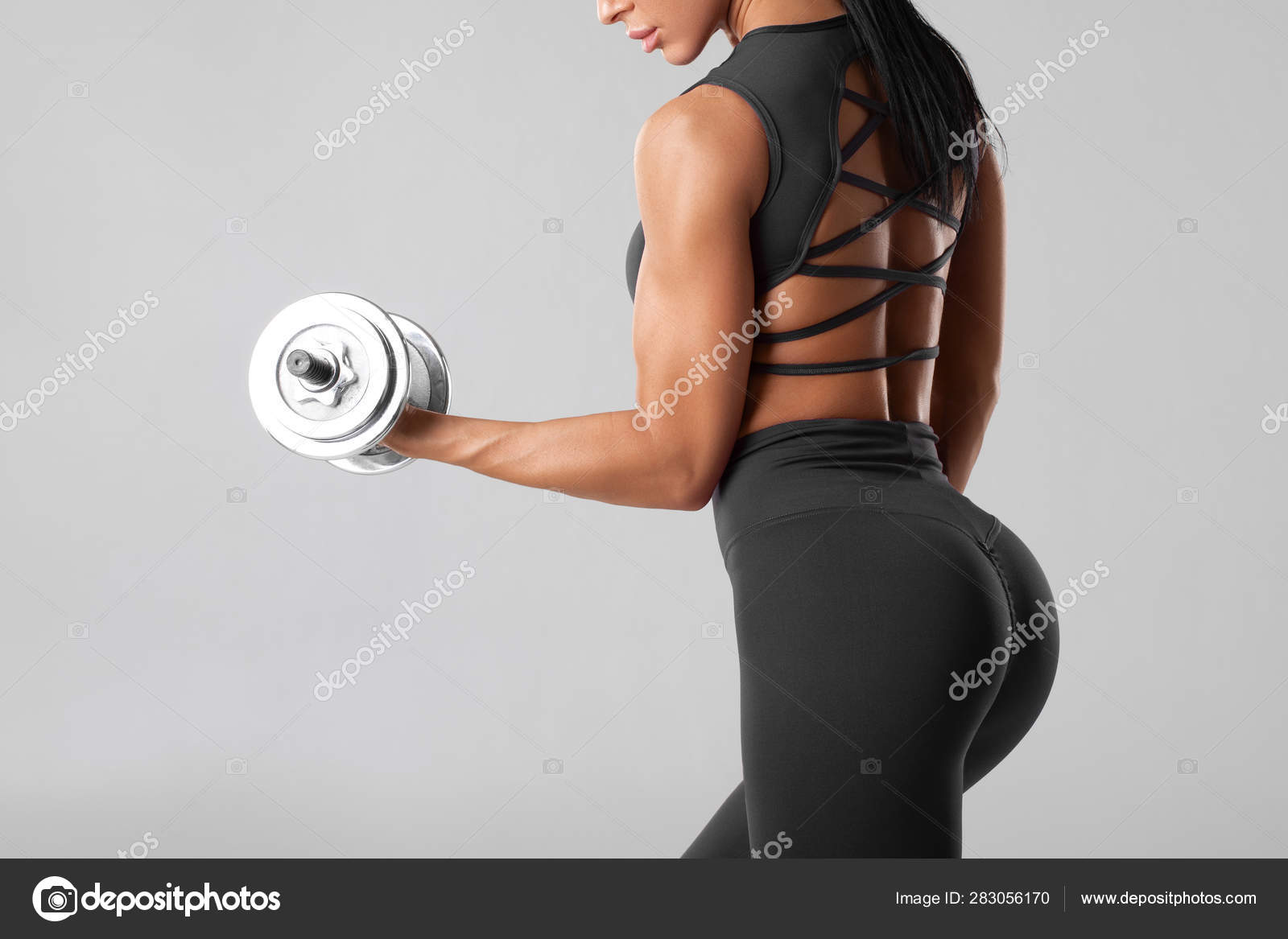 Entrenamiento Mujer Fitness Sobre Fondo Gris Hermoso Trasero Con
