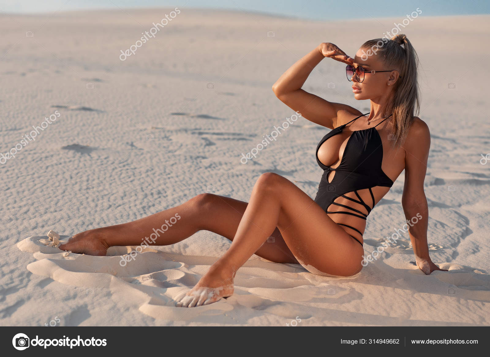 Sexy Woman Swimsuit Enjoying Summer Sun Tanning Beach Stock Photo by  ©Nikolas_jkd 314949662