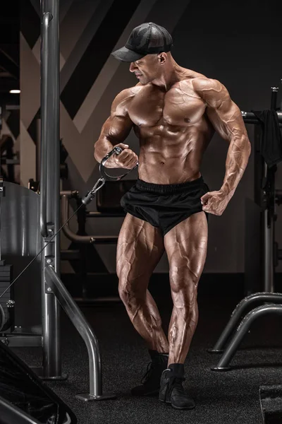 Muskelkräftiges Männertraining Fitnessstudio Kräftiger Männlicher Nackter Oberkörper — Stockfoto
