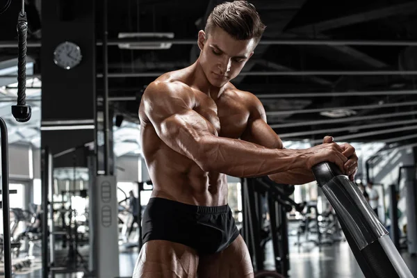 Musclé Homme Séance Entraînement Dans Salle Gym Mâle Forte Abdos — Photo