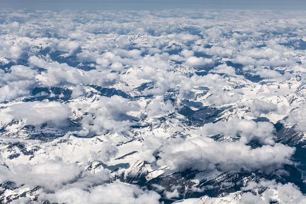 Vista Aérea Sobre Montañas Nubes Columbia Británica Canadá —  Fotos de Stock