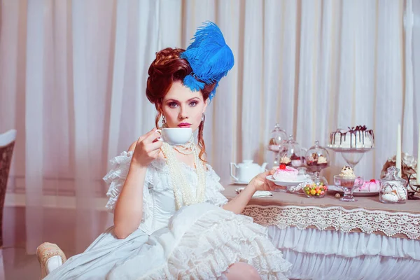 Marie Antoinette tarzında bir portre kadını.